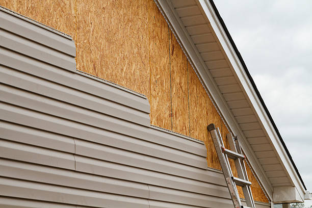 24/7 Emergency Vinyl Siding experts in Suffield, CT